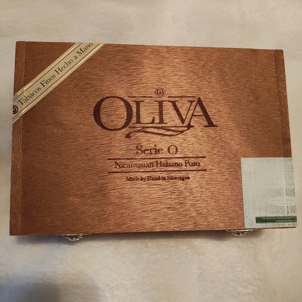 Oliva Nicaraguan Empty Wooden Cigar Box w/ Gold Accents Hinged Lid Excellent